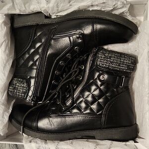 Wanted Quinn Black Boots W11